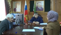 Телеканал «Грозный» продолжает приглашать глав районов и министров в студию прямого эфира