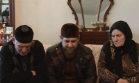 Родные Закаева встретили Кадырова со слезами радости 