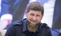Рамзан Кадыров взял три открытки с новогодними пожеланиями детей на праздничной елке в Кремле