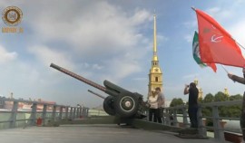 В Санкт-Петербурге прогремел выстрел из пушки Петропавловской крепости в честь Ахмата-Хаджи Кадырова