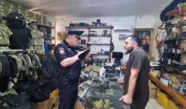 Полицейские Гудермесского района проверили магазины, реализующие военное обмундирование| грозный, чгтрк