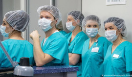 В семи регионах России проверят новую систему оплаты труда врачей