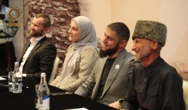 Рамзан Кадыров поздравил победительницу и призёров конкурса на лучшее чтение стихотворения