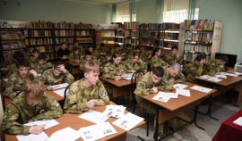 В Грозном военнослужащие и кадеты Росгвардии приняли участие в акции «Диктант Победы»