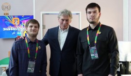 Ахмат Кадыров и Дмитрий Песков обменялись идеями для улучшения и развития молодёжной политики