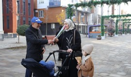 В Грозном партия «Единая Россия» организовала поздравления женщин с Днем матери| грозный, чгтрк