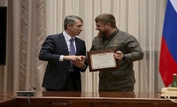 Глава Минздрава ЧР вручил Рамзану Кадырову золотую медаль имени Н.Н.Блохина 