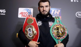 Бетербиев нокаутировал Брауна и защитил титулы по версиям WBC и IBF
