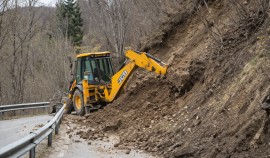 На трассе Шали–Махкеты ведутся работы по восстановлению проходимости после оползня| грозный, чгтрк