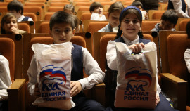 «Единая Россия» и «Защитники Отечества» организовали для детей участников СВО поход на спектакль| грозный, чгтрк