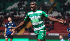 Эгаш Касинтура: «Хочется радовать болельщиков результатом» — «Ахмат» победил «Оренбург» 1:0| грозный, чгтрк