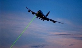 Неизвестный ослепил лазером пилотов самолета, летевшего из Грозного в Москву