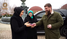 Глава ЧР наградил Разиту Делимханову высшей наградой региона - орденом Кадырова