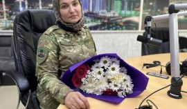Офицер ОМОН «АХМАТ-Крепость» выступила в эфире радиорубрики, посвященной Дню чеченской женщины