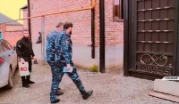 В Чечне вместо Деда мороза в двери стучатся чиновники с подарками для детей