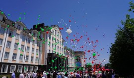 В ЧГУ им. А.А. Кадырова «Молодая Гвардия» и «Волонтерская Рота» организовали флешмоб на День России