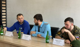Активисты «Молодой Гвардии» встретились с старшим лейтенантом МЧС перед Днём пожарной охраны России