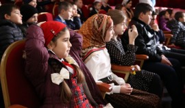«Единая Россия» организовала благотворительный показ спектакля для детей из малообеспеченных семей