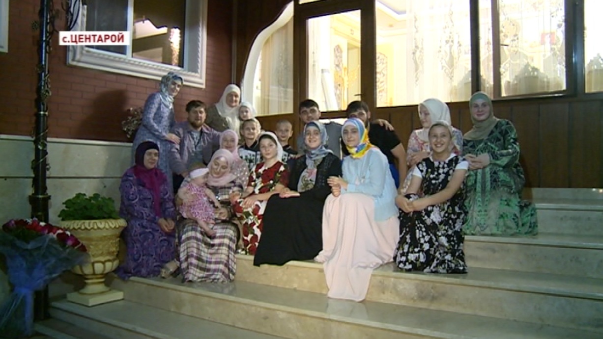 Члены семьи и соратники Главы Чечни поздравили Аймани Кадырову с днем рождения