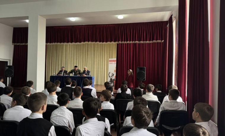 В школе Герменчука почтили память погибших при исполнении сотрудник ОВД