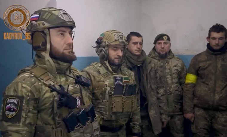 Чеченские солдаты взяли в плен двух украинских националистов — Кадыров