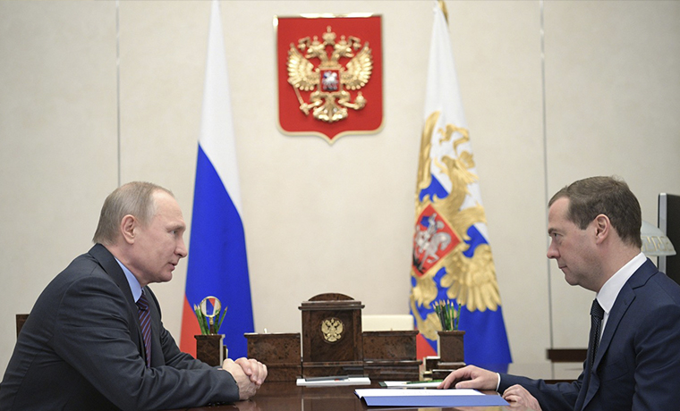 Путин поручил Медведеву принять меры для защиты персональных данных граждан РФ