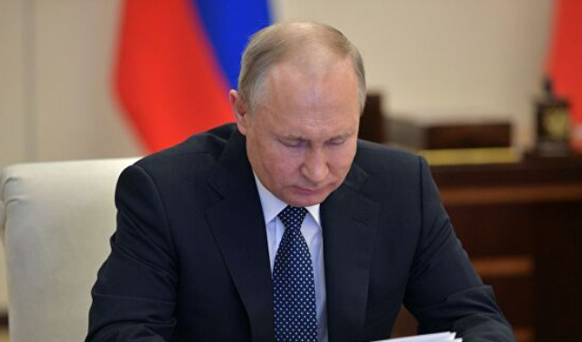 Владимир Путин призвал создать условия для возврата компаний к нормальному графику работы