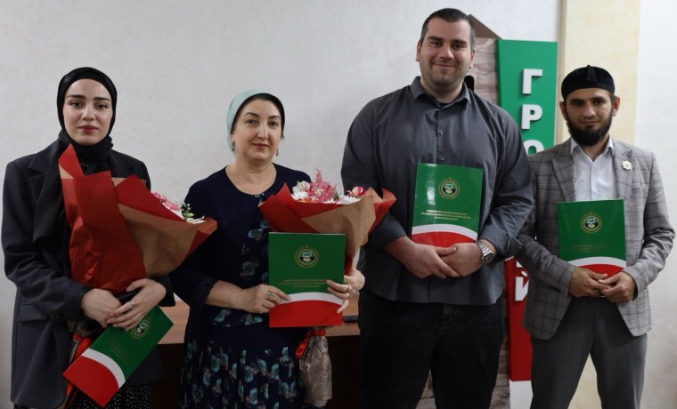Сотрудников чеченских радиостанций наградили Почетными грамотами и денежными премиями