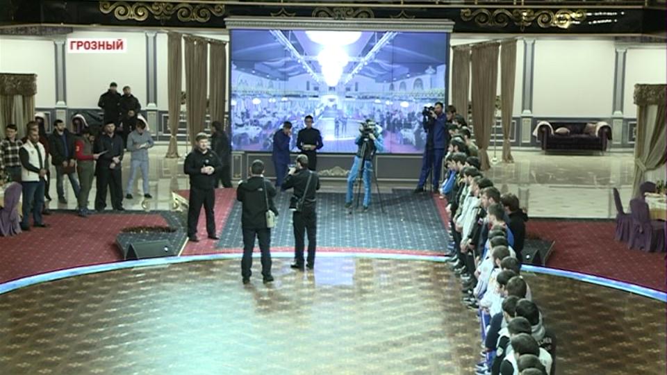 Рамзан Кадыров в Гранд - холе FIRDAWS отметил сильных не только духом