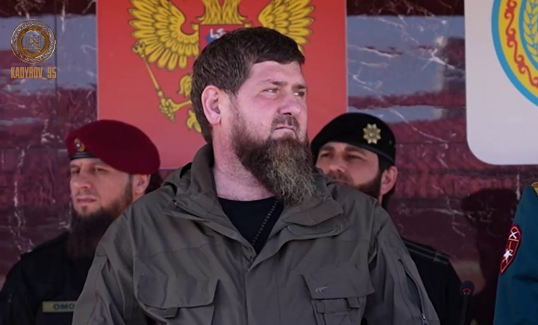 Рамзан Кадыров принял участие в церемонии вручения Боевого знамени нового образца батальону «Юг»
