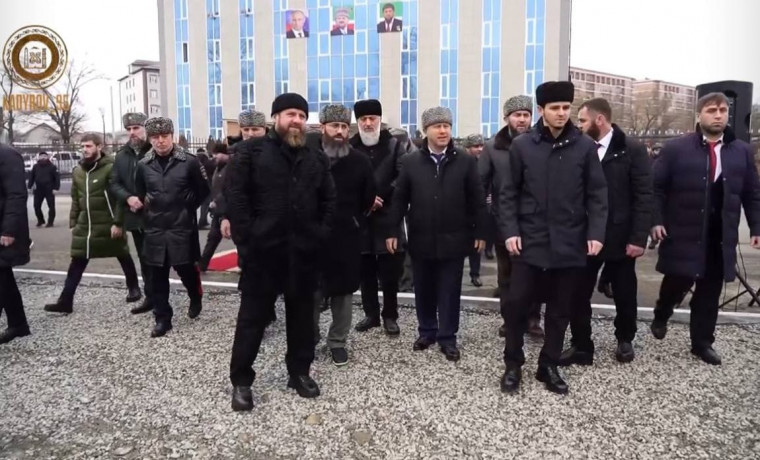 Рамзан Кадыров заложил капсулу под фундамент новой мечети