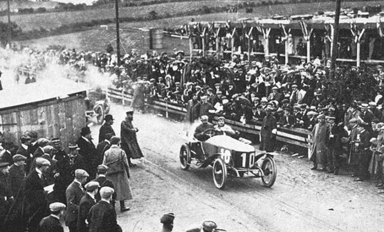 22 июля 1894 года в Париже стартовали первые в мире автомобильные соревнования 