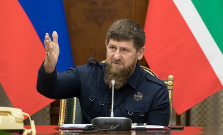 Рамзан Кадыров поручил усилить контроль над соблюдением масочного режима и социальной дистанции