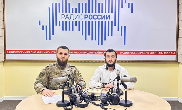 Врач ОМОН «АХМАТ-1» рассказал в эфире радио о работе медиков в зоне СВО