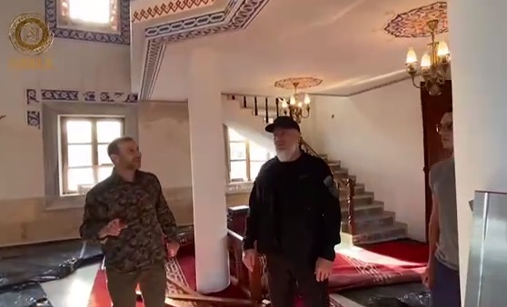 Адам Делимханов проинспектировал ход работ по реконструкции мариупольской мечети