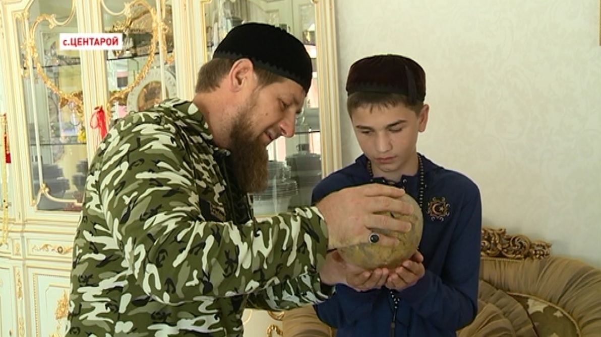 Рамзан Кадыров принял в гостях незрячего мальчика Билала Сайд-Целимова