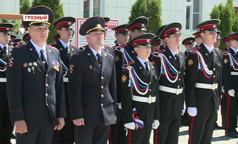 В Грозненском суворовском военном училище прозвенел «Последний звонок»