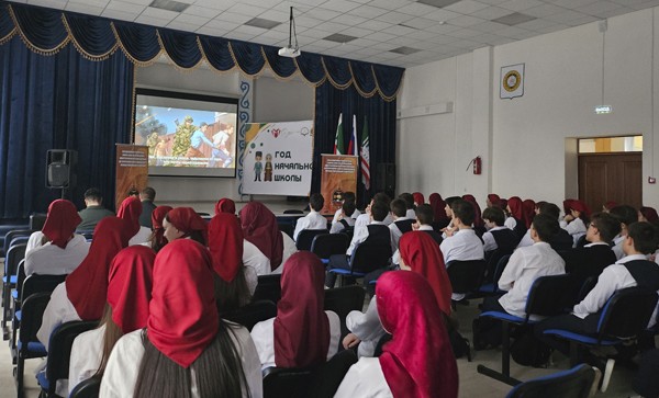 Представители ОГВ(с) провели урок Мужества для старшеклассников Грозного