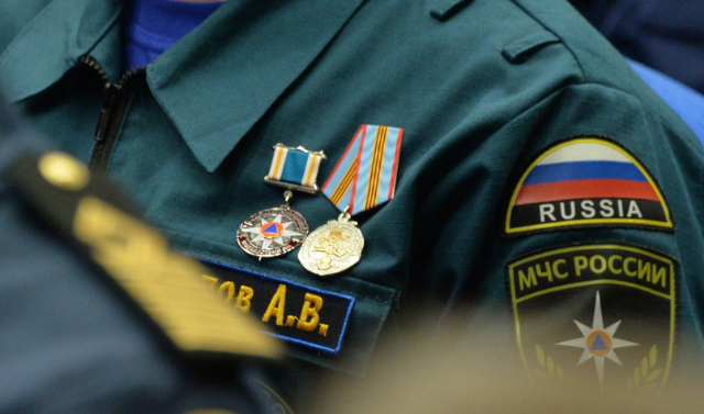 В МЧС России утвердили жетон, книжку и удостоверение личности спасателя
