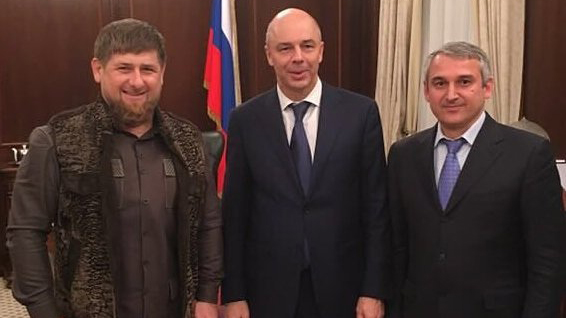 Глава ЧР поздравил с профессиональным праздником финансистов Чечни и России