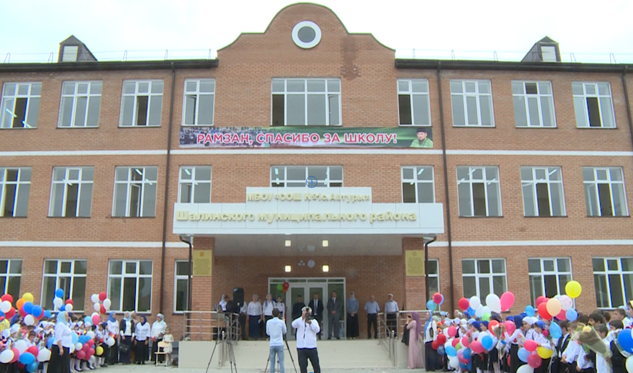 В селении Автуры открылась новая школа на более чем 700 мест