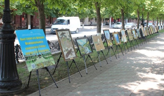  Выставка картин ко Дню знаний пройдет в центре Грозного 