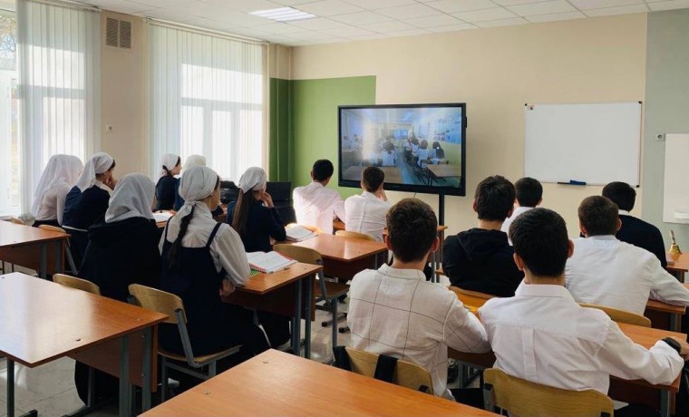 Чеченские школьники в День учителя смогут попробовать себя в роли педагога