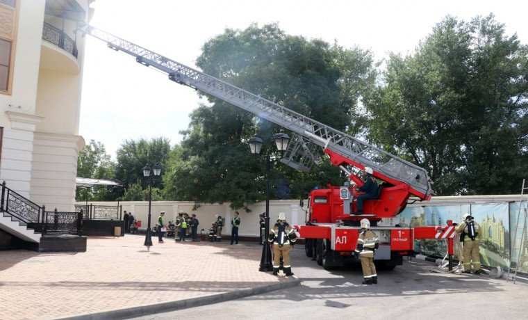 Грозненские пожарные провели учение в доме торжеств «Сафия»