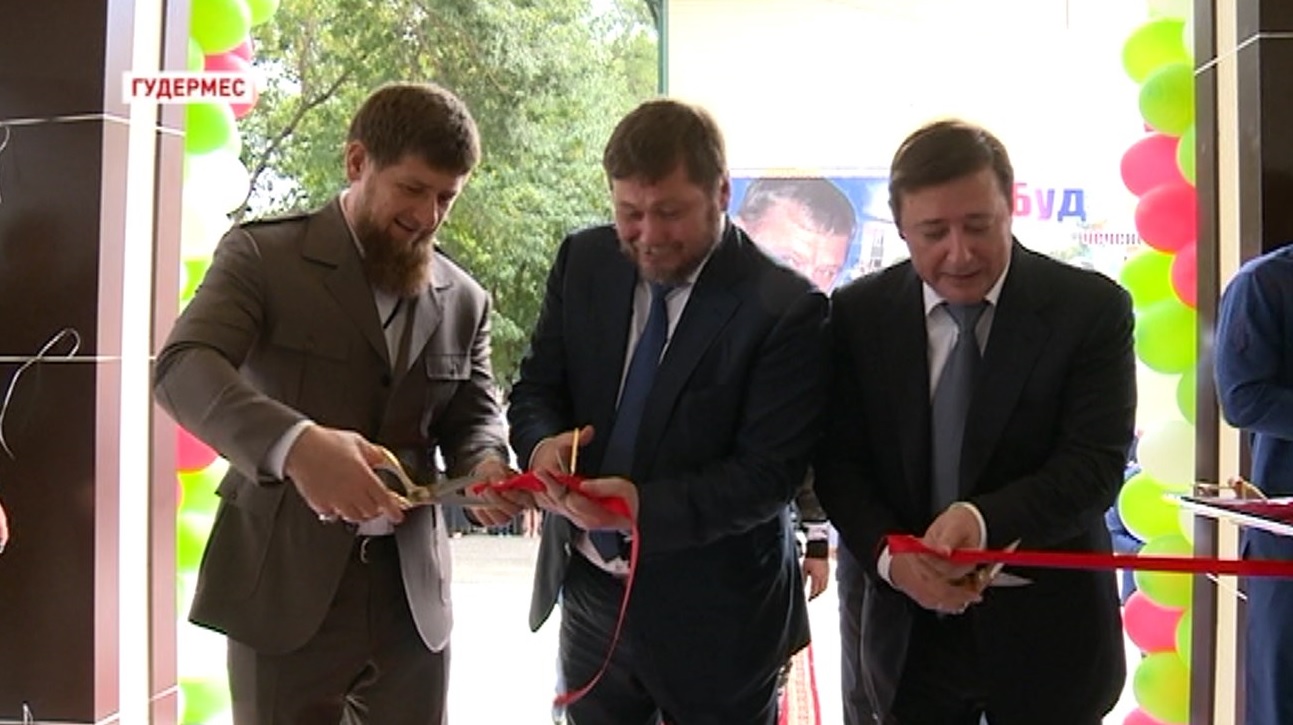 Рамзан Кадыров и Александр Хлопонин приняли участие в открытии школы №5 в Гудермесе