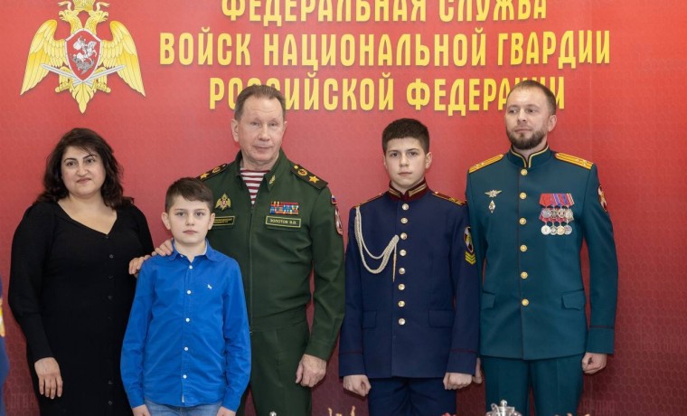 Офицер Росгвардии принял участие во встрече с династиями росгвардейцев в Москве