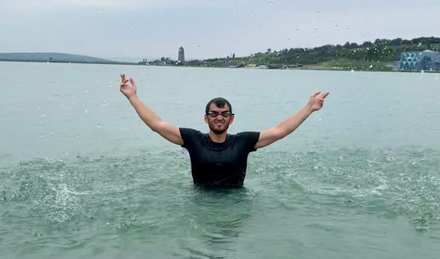 Мастер экстремального плавания из Чечни намерен переплыть озеро Байкал