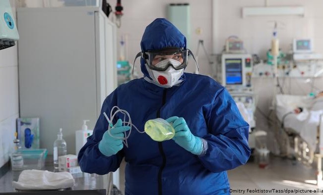 За сутки в России выявили 15 089 случаев заражения коронавирусом