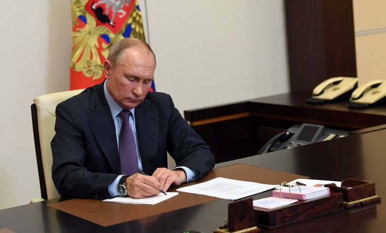 Владимир Путин подписал пакет поправок о военной службе