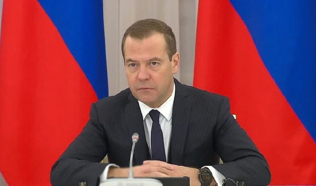 Дмитрий Медведев потребовал устранить &quot;банковский роуминг&quot;